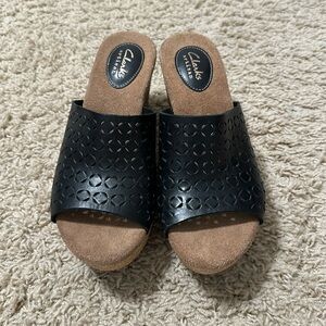 Clarks Artisan Caslynn Dylan Black Leather Wedge Sandals